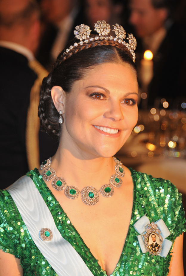 الأميرة فيكتوريا ترتدي أقراط The Swedish Diamond Epaulette Earrings