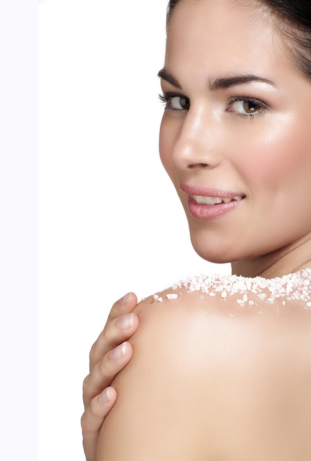 يعملان القهوة والسكر بالتخلص من الجلد الميت