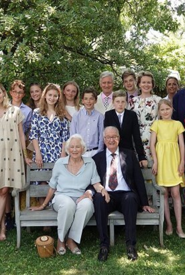 العائلة المالكة البلجيكية تنشر صورة عائلية جديدة