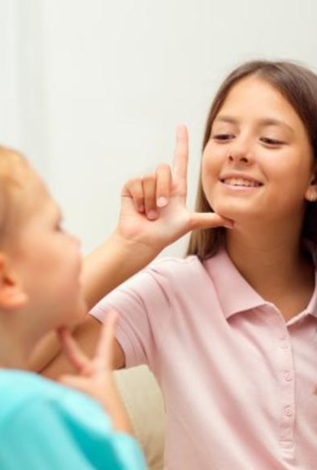 أسباب التلعثم بالكلام عند الأطفال وطرق علاجه