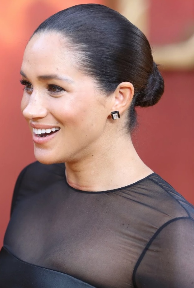 تسريحات شعر ميغان ماركل بأسلوب جديد بعد الولادة مع الخصل الجانبية