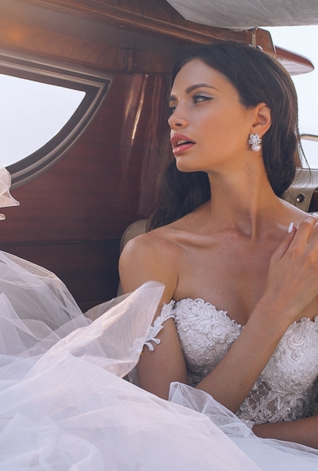 تشكيلة أحذية واكسسوارات للعروس على الموقع