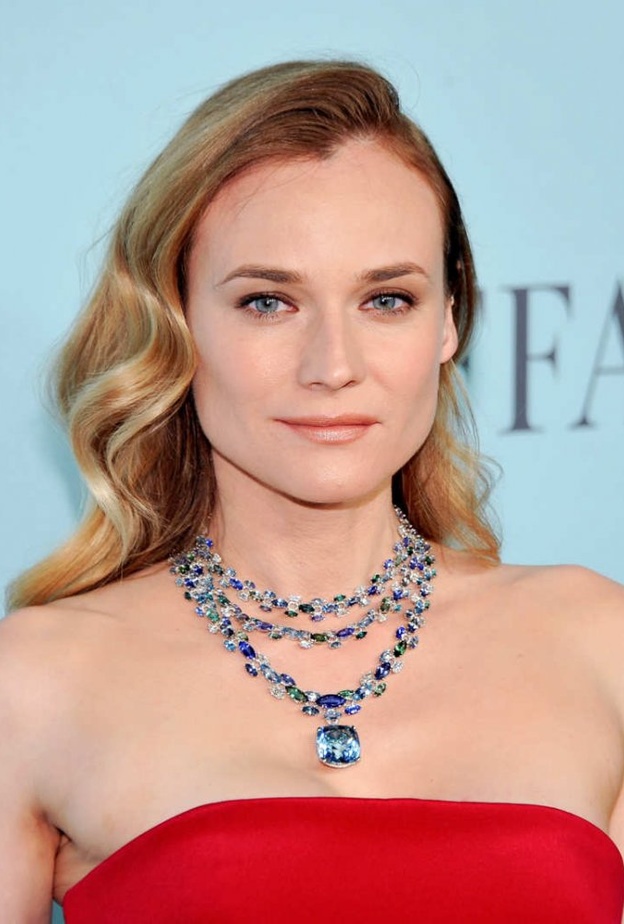 ديان كروغر ترتدي أقراط من ميسيكا