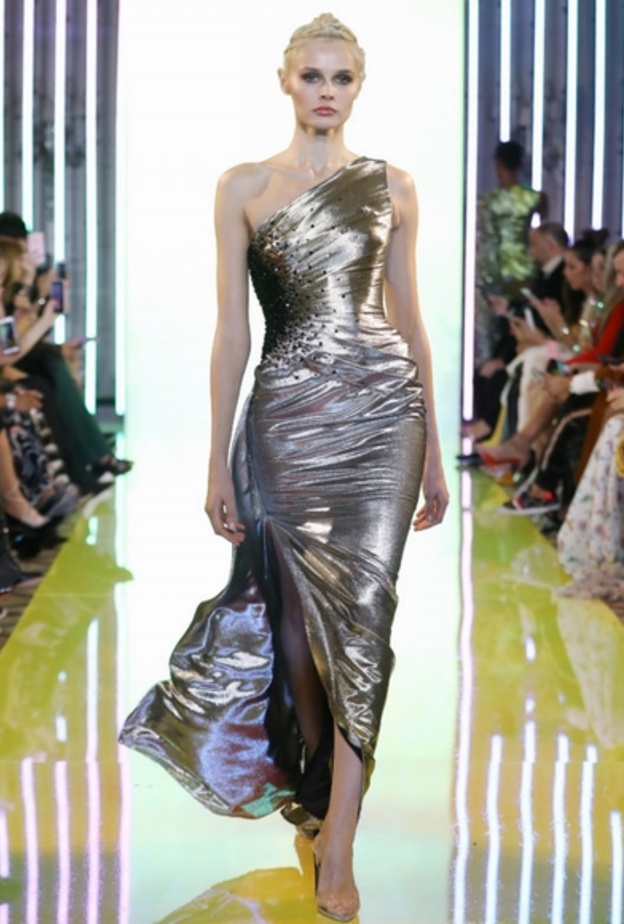 فستان خطوبة باللون الميتاليك