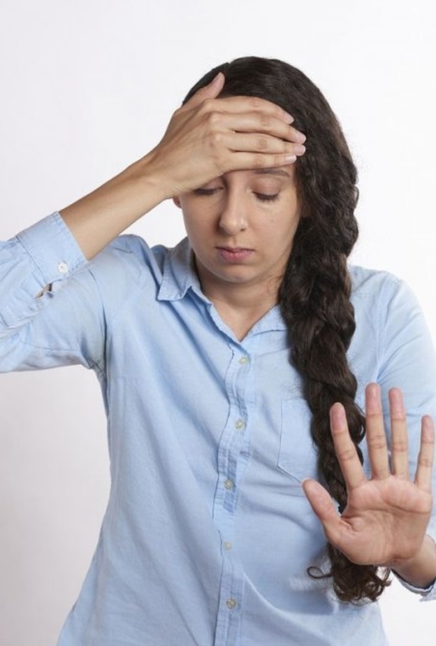  الصداع و الضعف العام من أعراض اليرقان عند البالغين