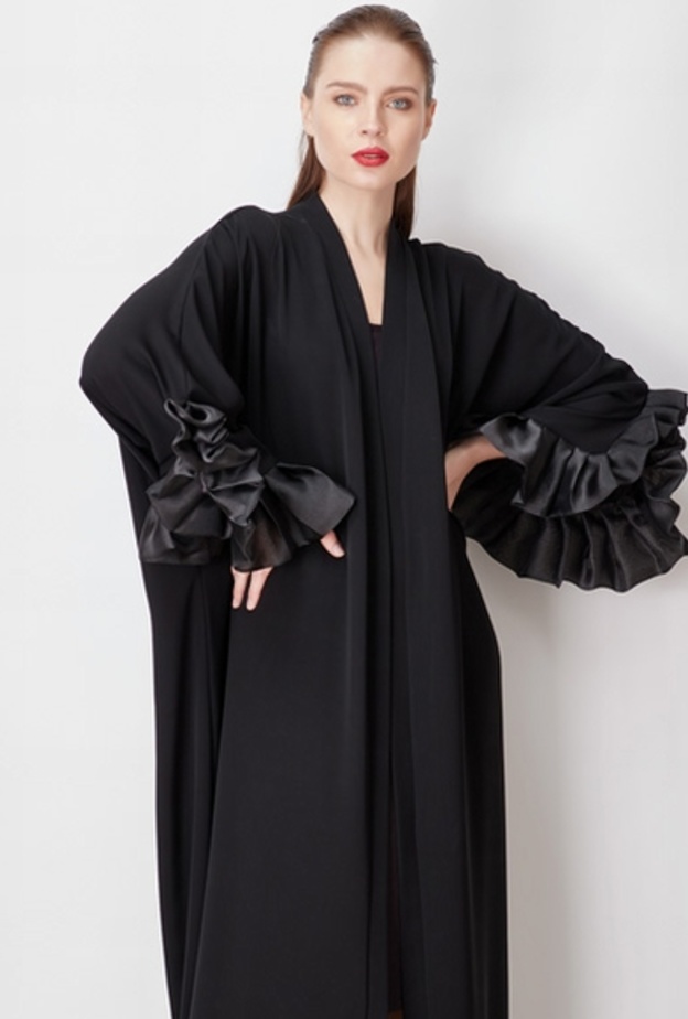  أناقة الأسود بتصميم راقي وجذاب من عبايات موزان