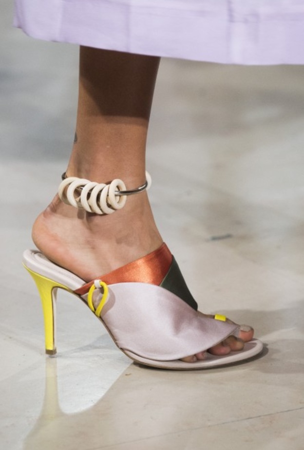 صيحة الخلخال الرفيع موضة اكسسوارات 2019 من Stella McCartney