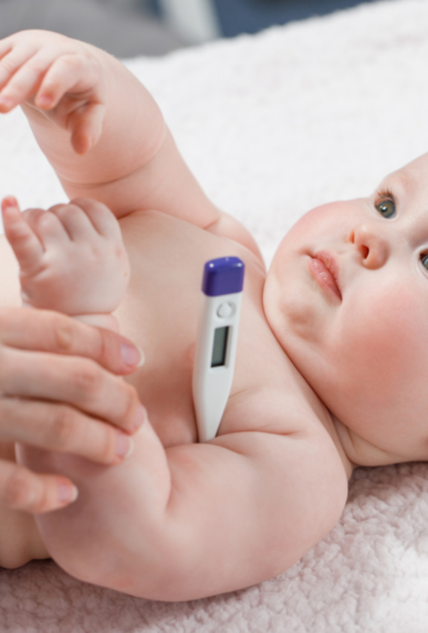 التعامل مع إرتفاع حرارة الرضيع