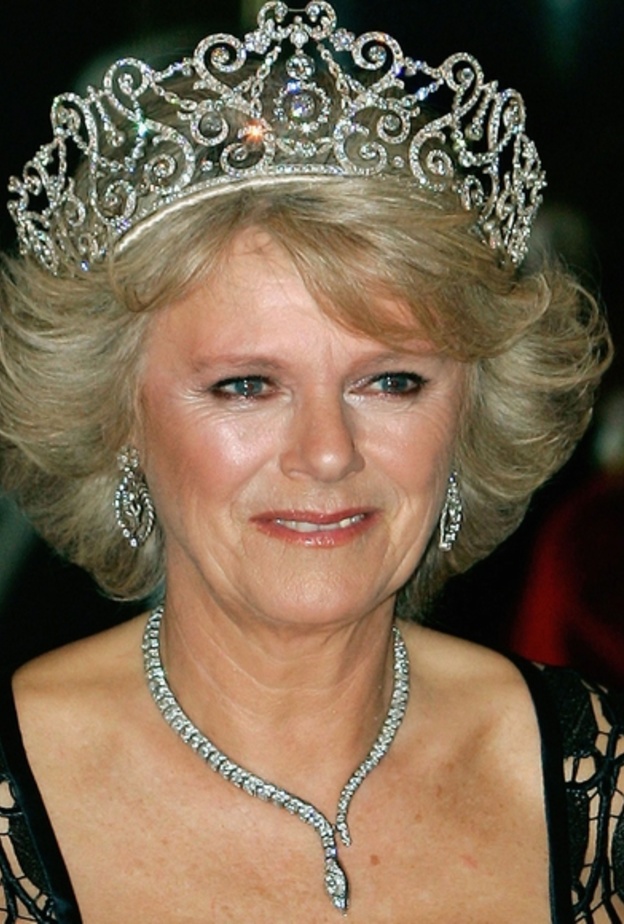 كاميلا باركر ترتدي تاج Delhi Durbar Tiara