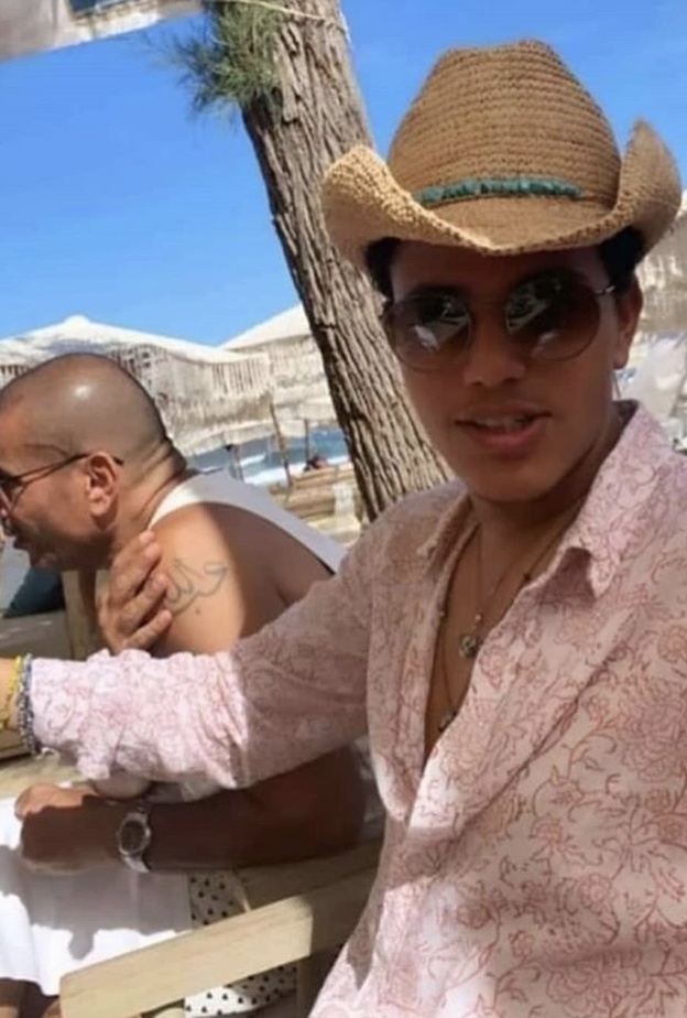 عمرو دياب وابنه