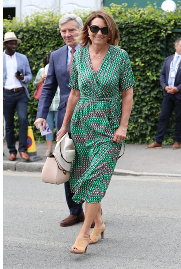 أناقة اللون الأحمر في إطلالة والدة الاميرة كيت ميدلتون kate Middleton