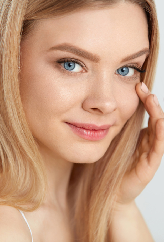 اشفي الخلايا التالفة حول العين المسببة للهالات السوداء بوضع زيت جوز الهند