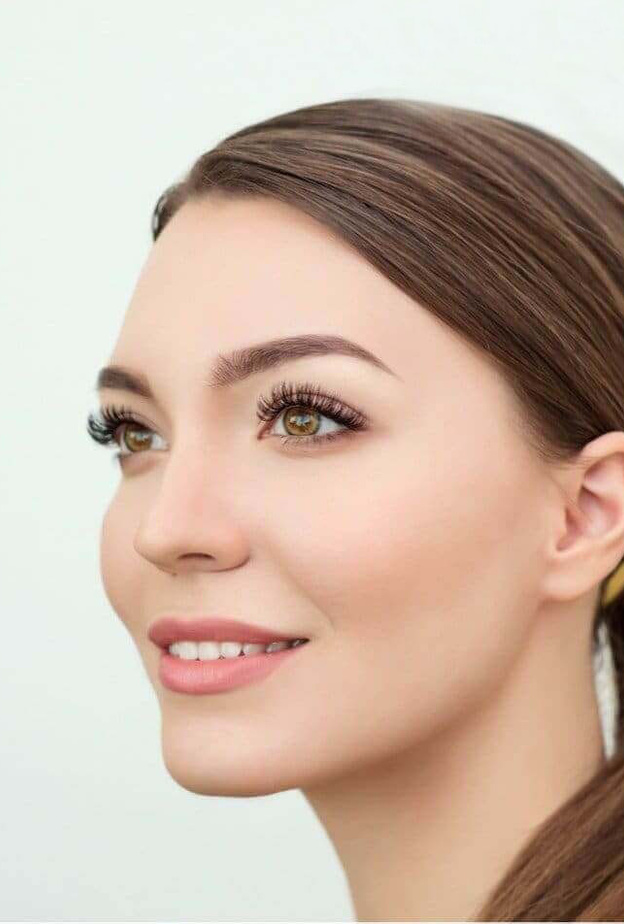 اجعلي رموشك طويلة بوضع زيت الزيتون عليها