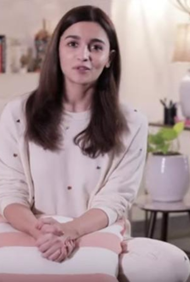 عليا بهات تصطحب معجبيها في جولة في داخل منزلها الجديد في مومباي