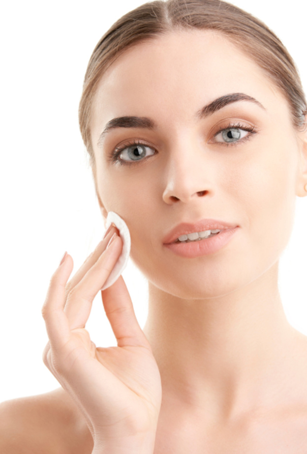 استخدمي التونر لبشرتك الدهنية