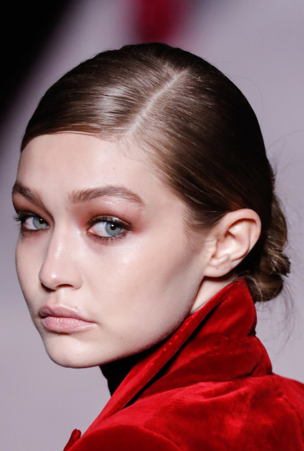 مكياج عيون باللون الاحمر احدث موضة في صيف 2019 منTom Ford