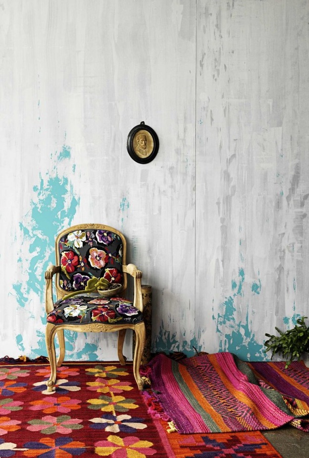 دهانات حوائط عصرية لغرف النوم مع مجموعة من المفارش والاكسسوارات