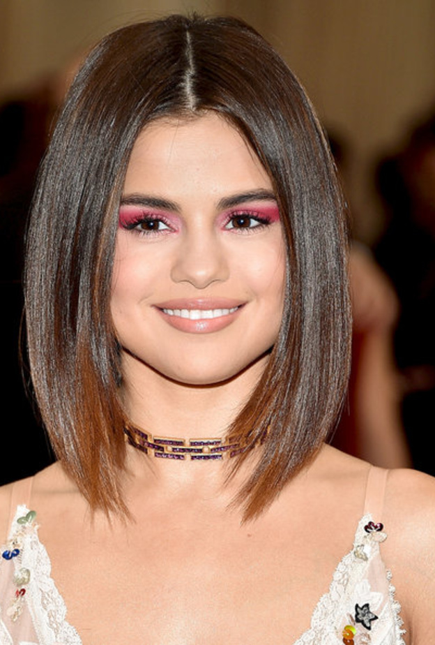 آخر إطلالات سيلينا غوميز الجمالية