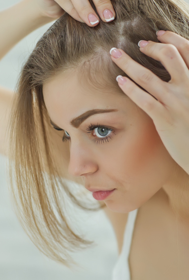 احصلي على شعر جميل خال من الشعر الابيض باستخدام القرفة