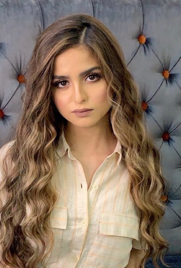 حلا الترك تتخلى عن والدتها