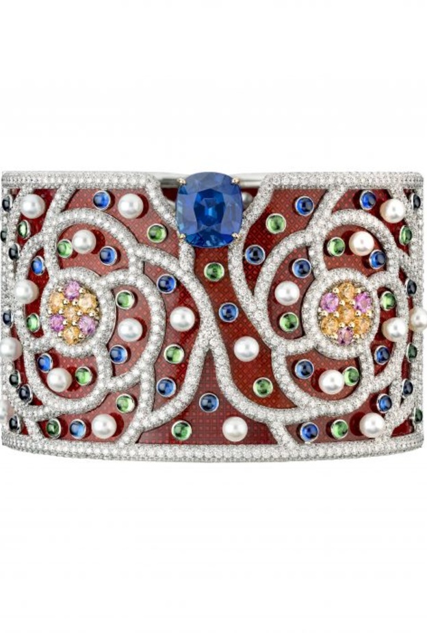 اسوارة مع أحجار كريمة من مجوهرات شانيل Chanel