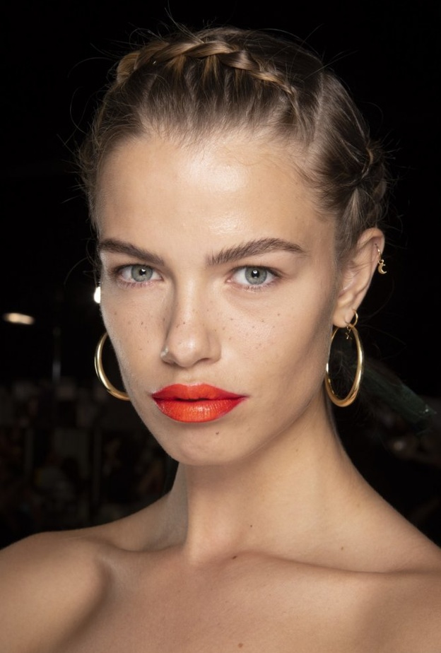 البرنزر سيجعل بشرتك تبدو نضرة في فصل الصيف