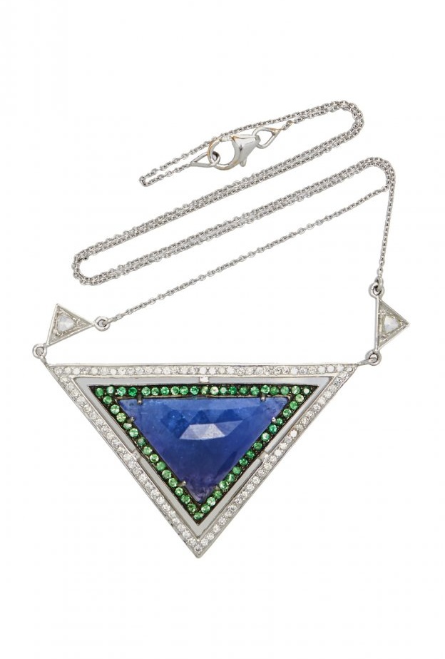 خاتم ذهب متوج بماسة قطع زمرد من Single Stone