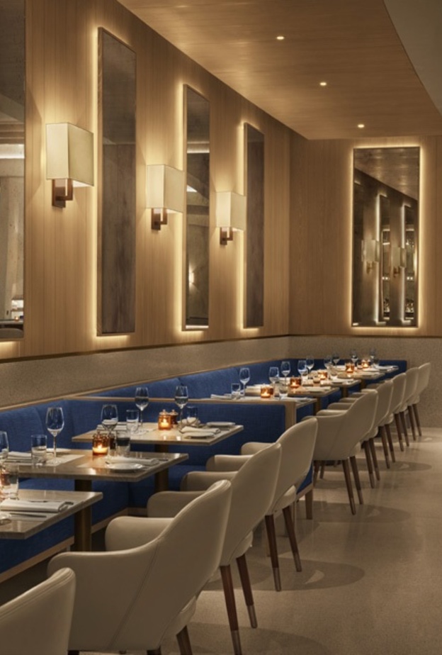 تبلغ مساحة قاعة احتفالات الفندق الكبيرة والأنيقة 654 متراً مربعاً