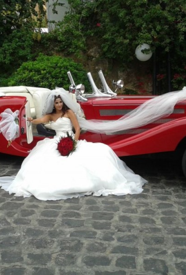 اذا تزامن عرسك مع فصل الربيع اختاري سيارة مكشوفة