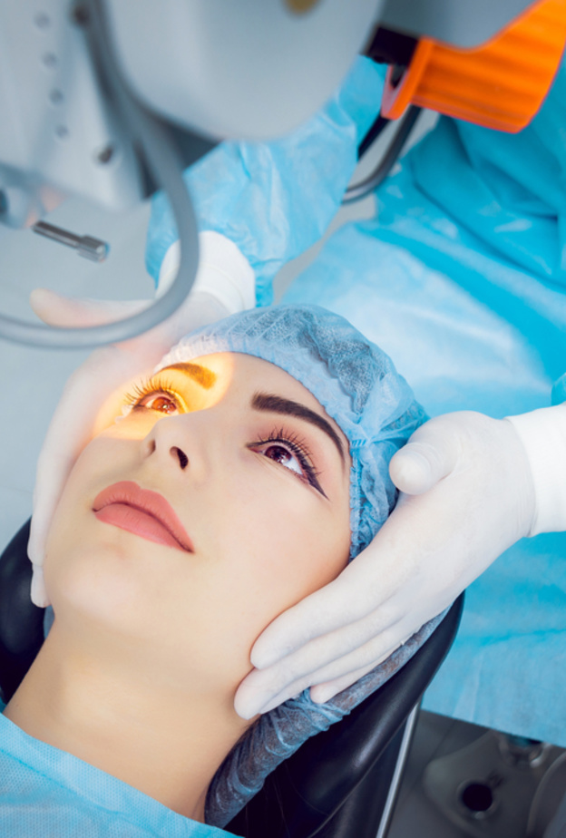 تغيير لون العين جراحياً يأتي مع مخاطر كبيرة