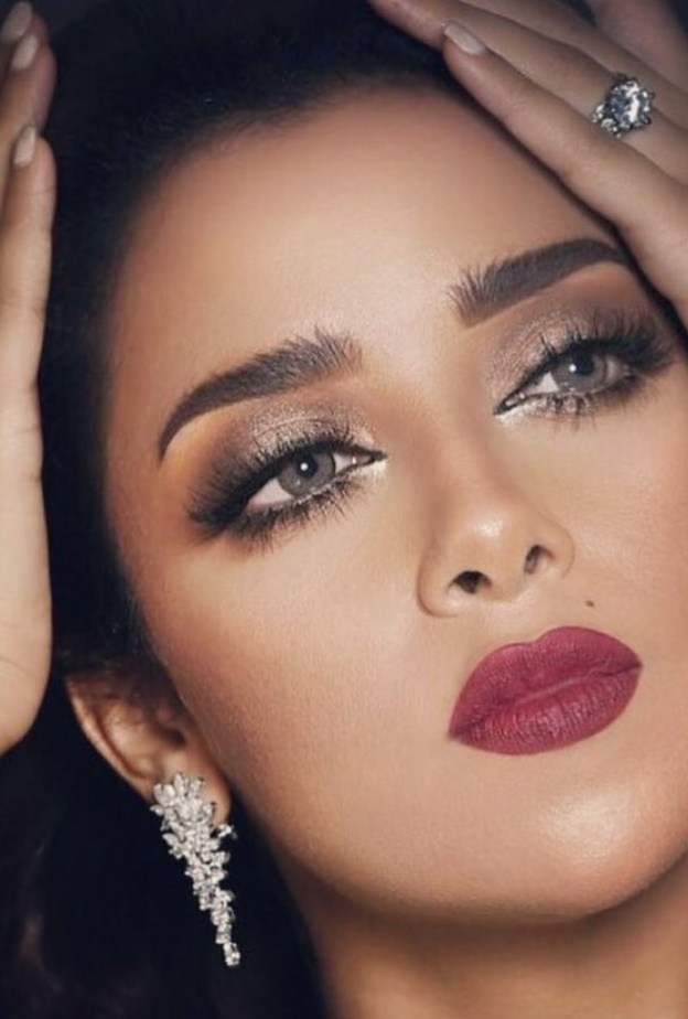 احمر شفاه مخملي لماع من وحي اطلالات بلقيس فتحي