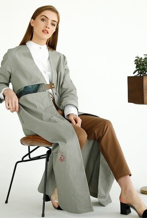 تصاميم أزياء مثالية لارتداؤها مع العباية