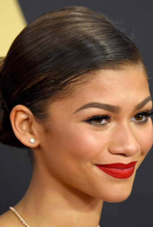 زندايا Zendaya بهذه الإطلالة الكلاسيكية