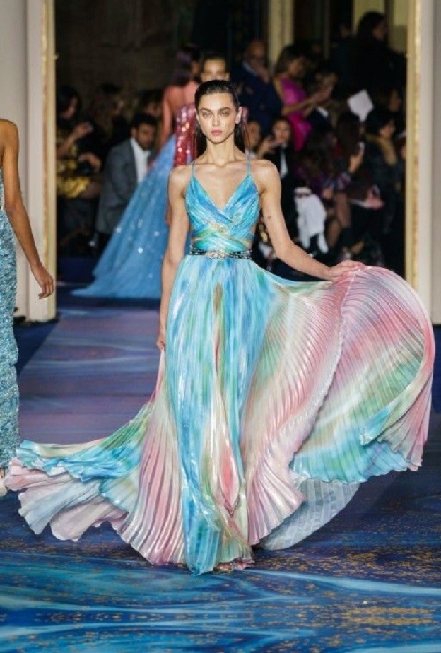 فستان من مجموعة Schiaparelli