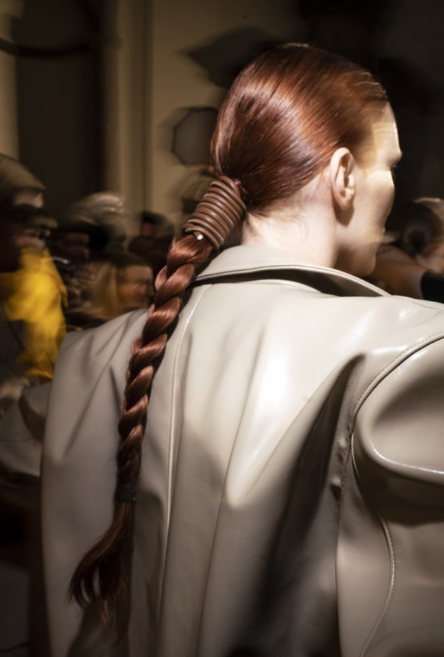 تسريحات شعر الضفائر العريضة على الظهر من Cushnie