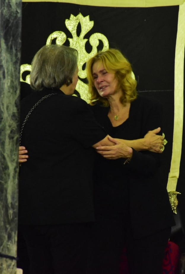 الفنانة يسرا