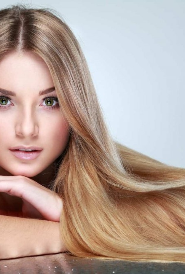 اتبعي وصفات زيت الخروع لتطويل الشعر وتكثيفه