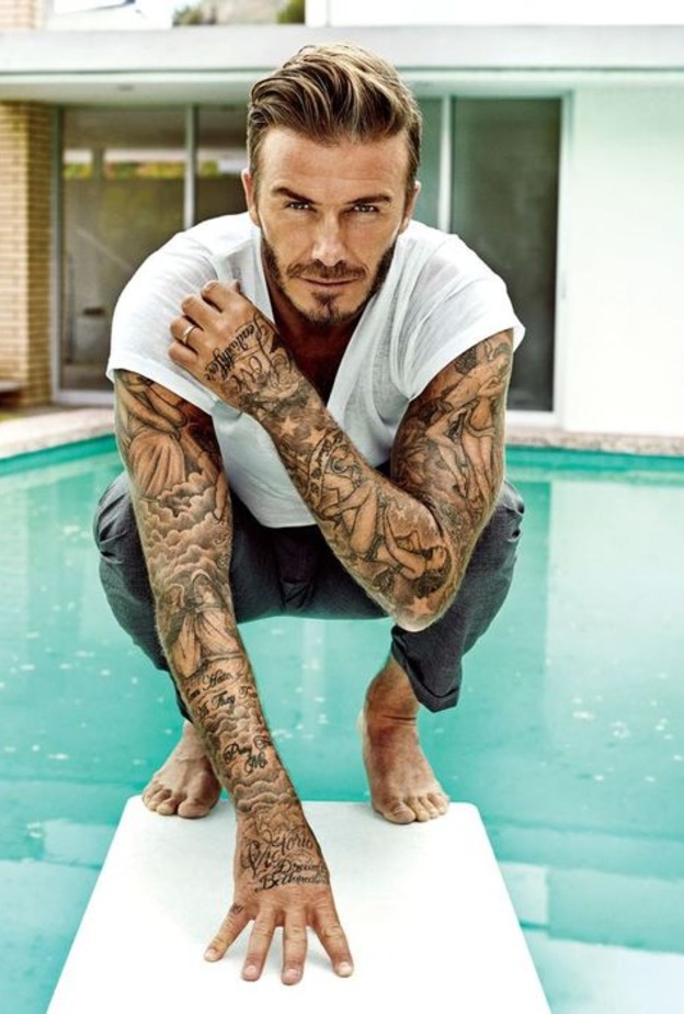 أسلوب بسيط وشبابي بالجينز الداكن مع التيشرت السادة