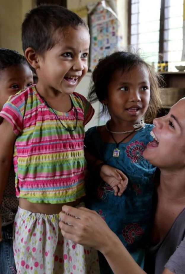 سيلينا جوميز ونشاطها الإنساني