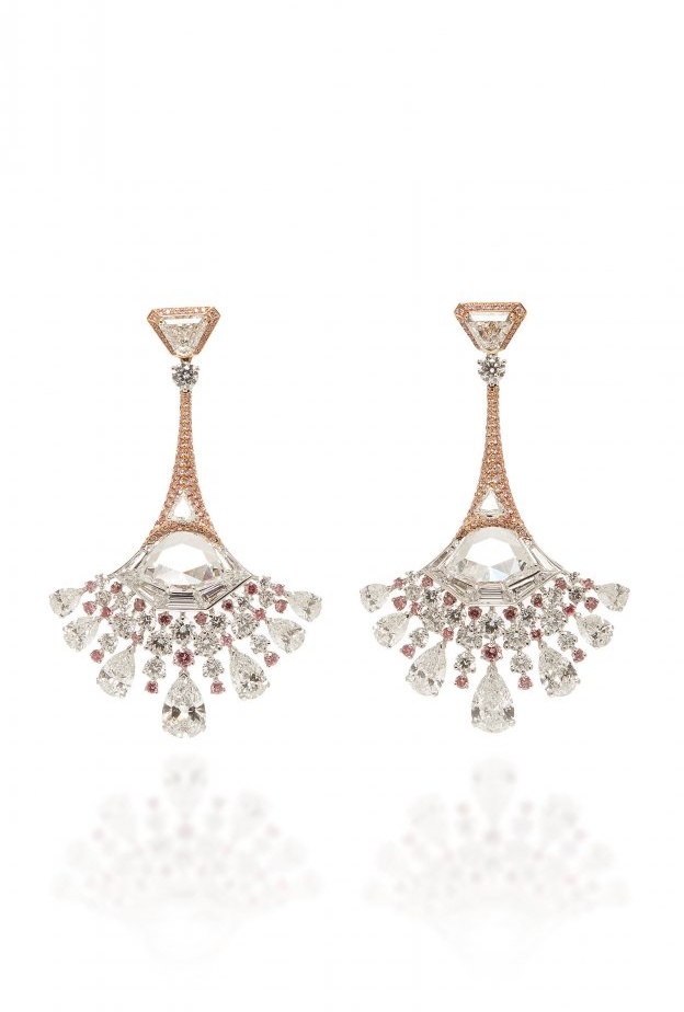 أقراط متدلية من الذهب مرصعة بالماسات وحجر القمر بقطع دمعة من Mindi Mond