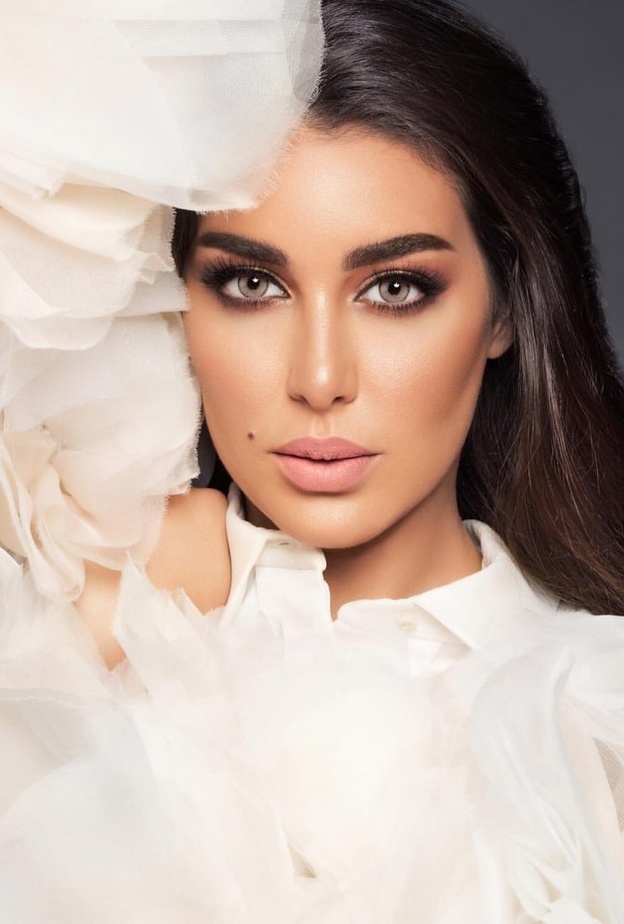 طريقة وضع مكياج ناعم شرقي بأسلوب ياسمين صبري