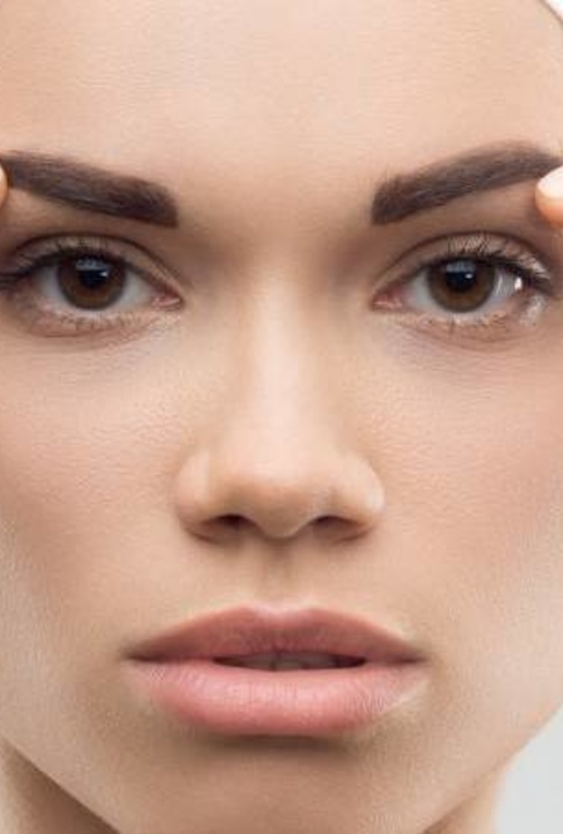 احصلي على حواجب كثيفة وجميلة من خلال عملية زرع الحواجب