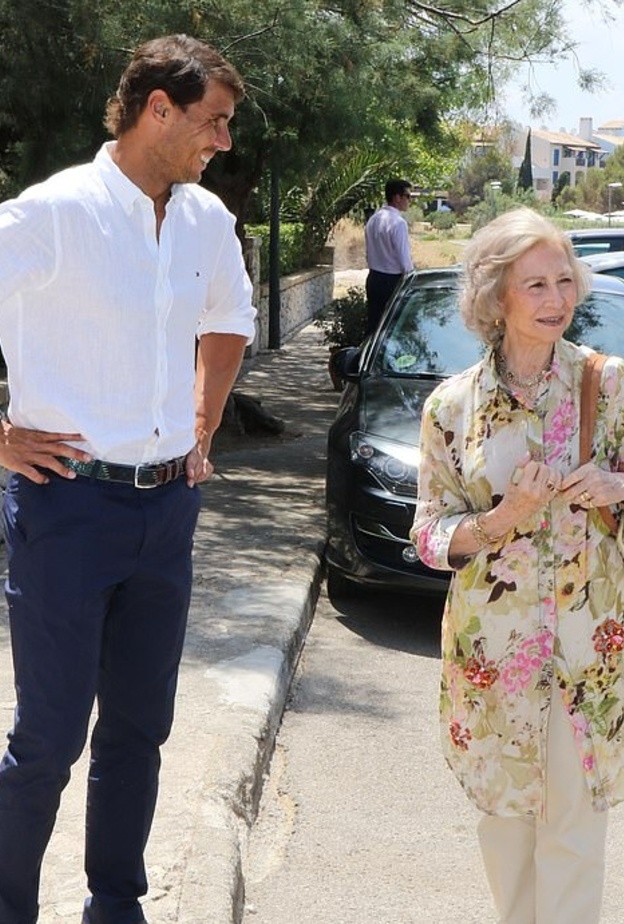 نجم التنس الإسباني رافاييل نادال يقابل ملك وملكة إسبانيا السابقين