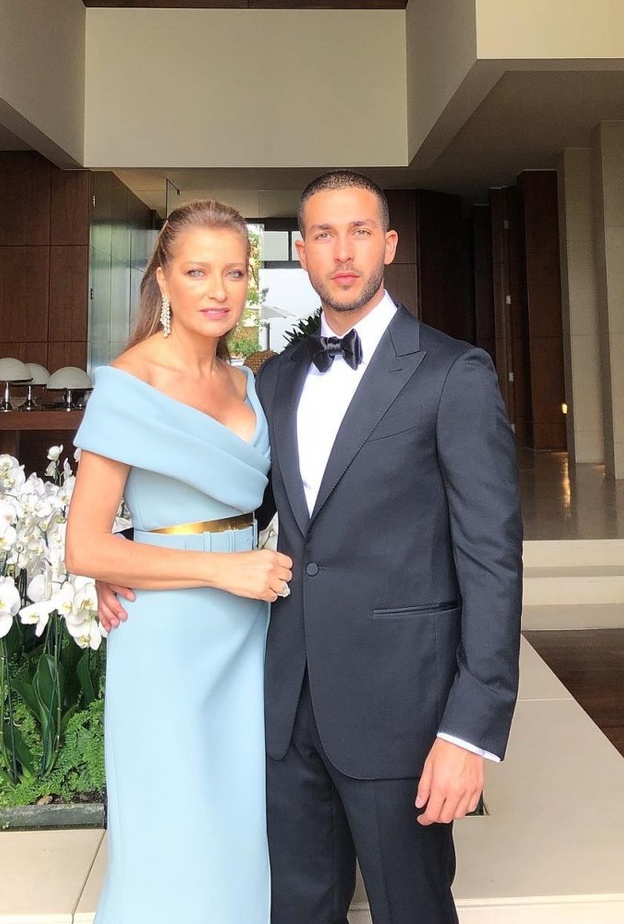 المصمم ايلي صعب مع ابنائه الثلاثة