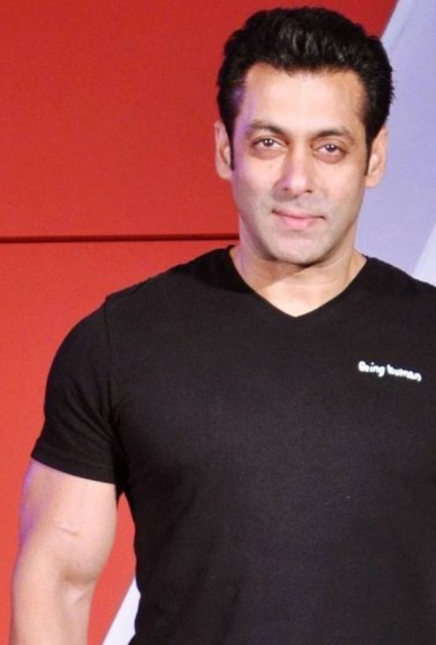 سلمان خان يقدم خاتم ماسي ليوليا فانتور بمناسبة عيد ميلادها؟