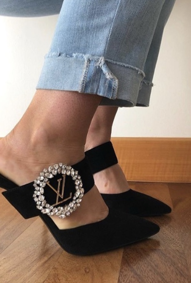 أبرز تصاميم احذية كعب فاخرة لمناسبات الصيف