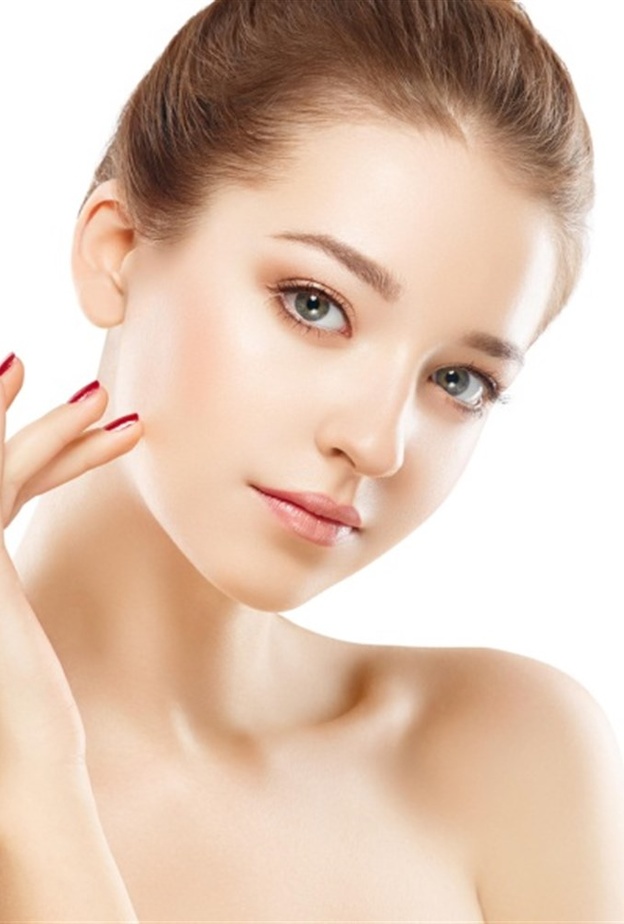 البشرة المختلطة الأكثر عرضة للتجاعيد حول العينين فلا تهملي العناية بها على الدوام