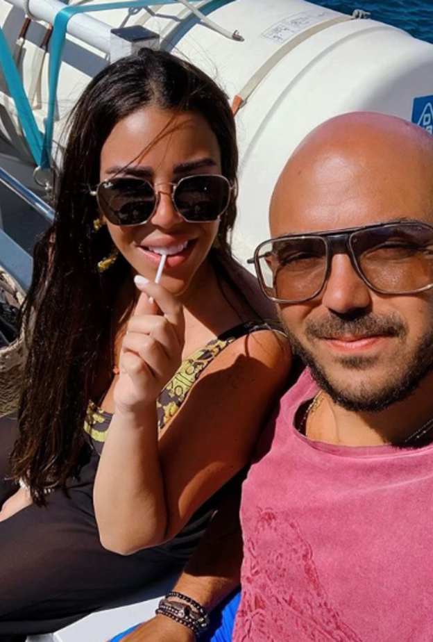 محمود العسيلي وخطيبته 