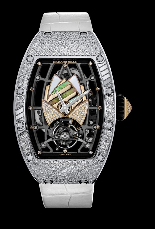 النجمة مارغو روبي متزينة بساعة RM 037 الأوتوماتيكية