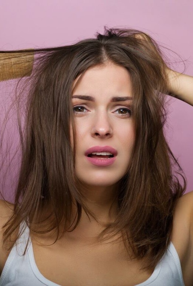 تعلمي كيفية فك تشابك الشعر بطريقة طبيعية